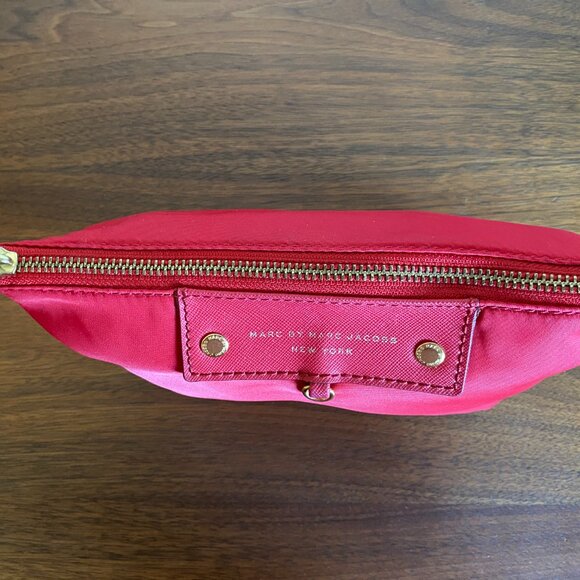 Authentic Marc Jacobs Nylon Cosmetic Bag. 9"x5.5"x2.7" Red Excellent condition. - Picture 4 of 9